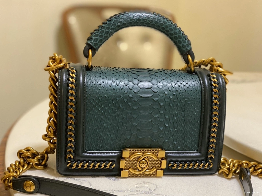 First Bag Ru BOY BAG CHANEL 20CM 0714